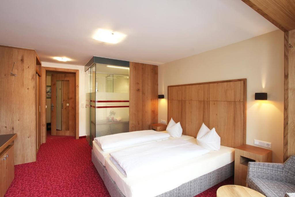 Heiners Hotel Solden Room photo