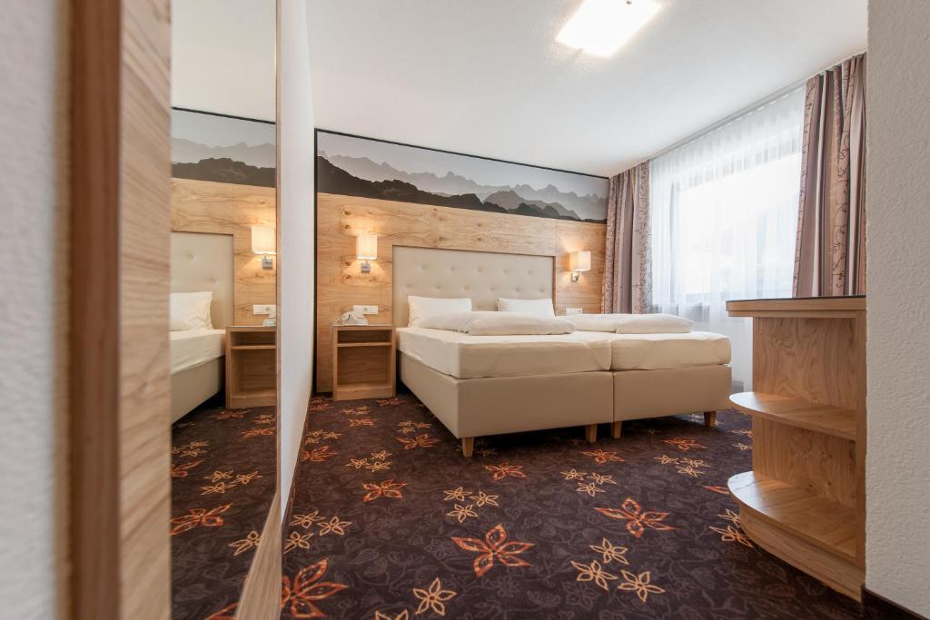 Heiners Hotel Solden Room photo