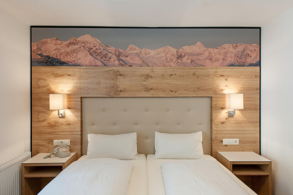 Heiners Hotel Solden Room photo